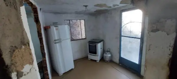 VENDE-SE UMA CASA