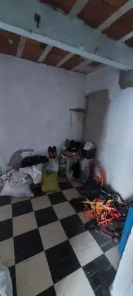 VENDE-SE UMA CASA