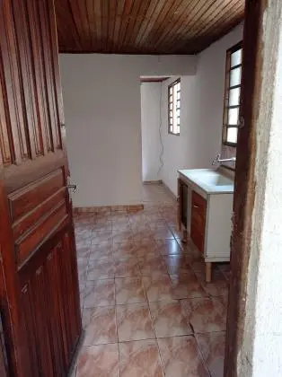 Aluga-se casa de 3 cômodos Cotia SP