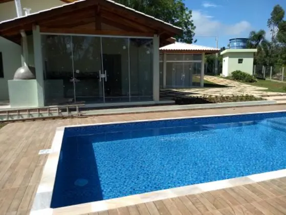 Linda casa em Condomínio referência em Ibiúna