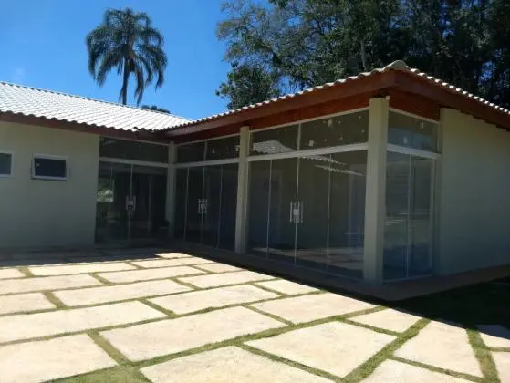 Linda casa em Condomínio referência em Ibiúna