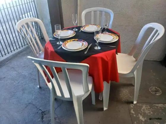 Locação de Mesa C/ 4 Cadeiras