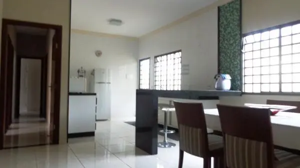 Ótima casa de 4 quartos em bairro nobre