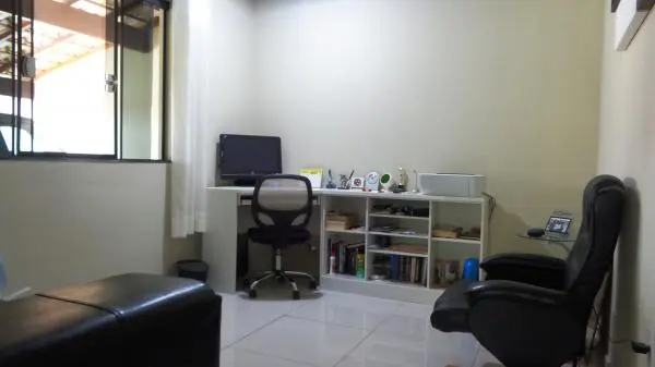 Ótima casa de 4 quartos em bairro nobre