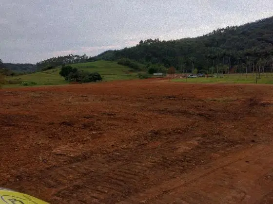 Super terreno à venda. Grande, plano