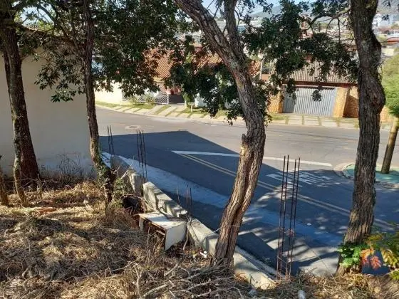 Terreno de esquina em Atibaia