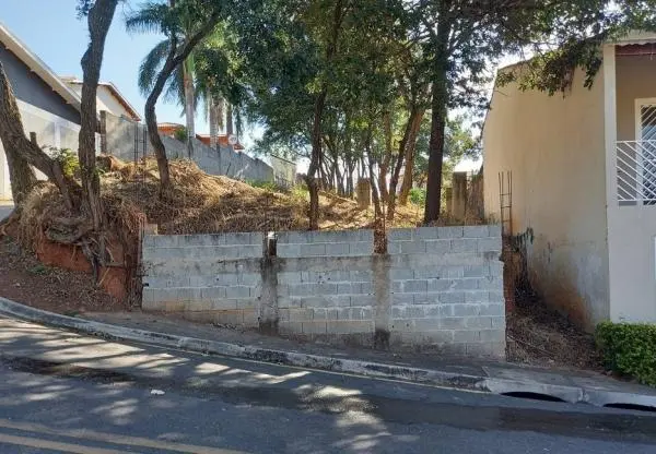 Terreno de esquina em Atibaia
