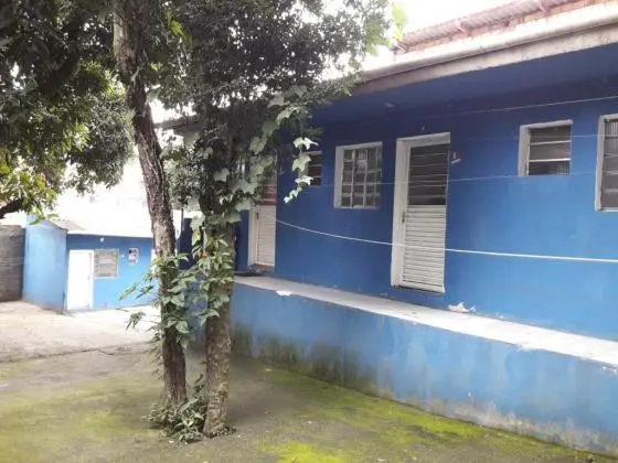 Venda 16 casas prontas em 815 m2! Ótima localização!