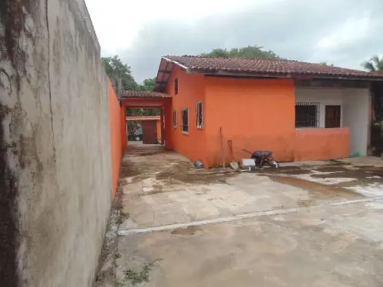 Casa 2 Dts. Amplo quintal - 4 Vagas