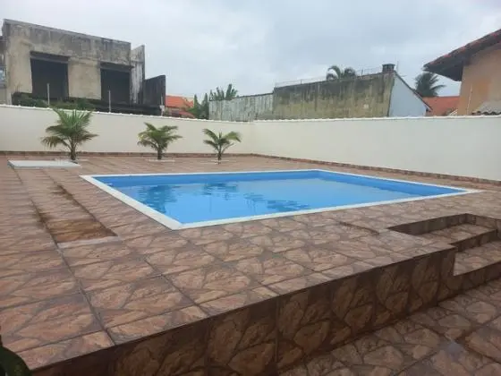 Casa 3 Dts. Amplo quintal, piscina - 150mts da Praia