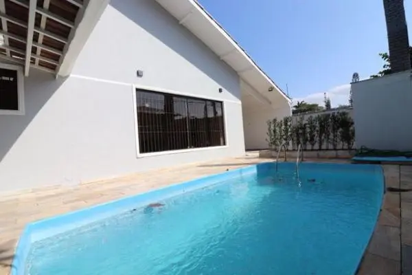 Casa 3 Dts, Piscina, Churrasqueira - 300mts da Praia