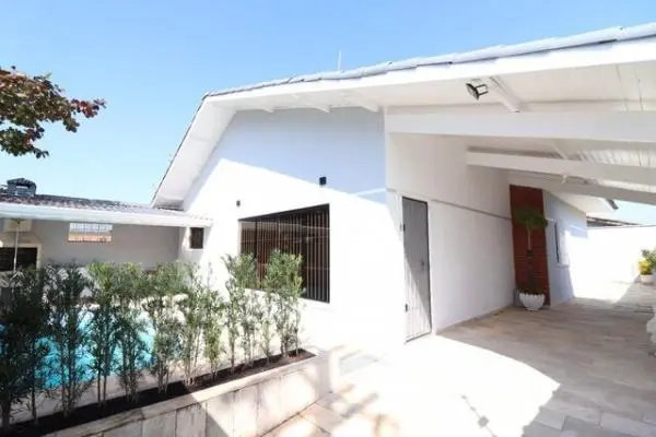 Casa 3 Dts, Piscina, Churrasqueira - 300mts da Praia