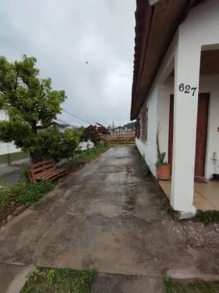Casa  ampla de esquina