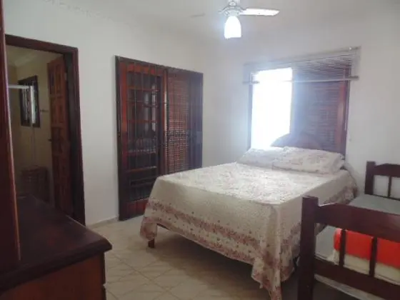Casa Assobradada, 4 Dts, Varanda Gourmet, Piscina, Amplo quintal - 250mts da Praia
