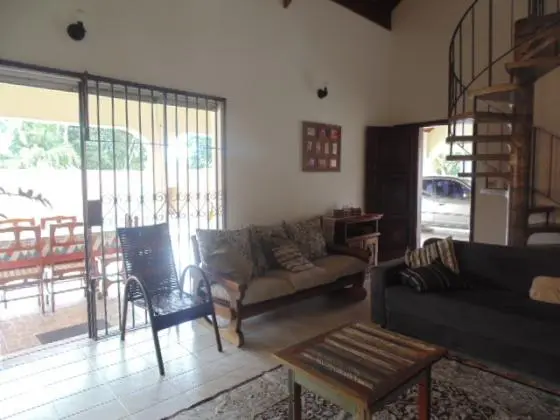 Casa Assobradada, 4 Dts, Varanda Gourmet, Piscina, Amplo quintal - 250mts da Praia