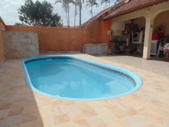 Casa Assobradada, 4 Dts, Varanda Gourmet, Piscina, Amplo quintal - 250mts da Praia