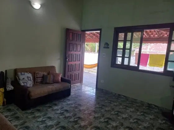 Casa Avarandada, Amplo quintal, Condomínio fechado