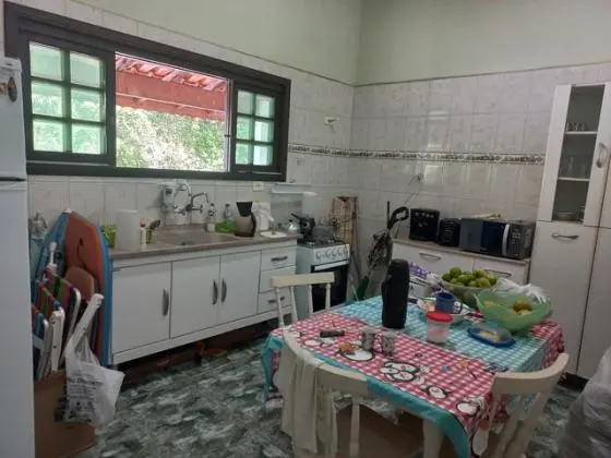Casa Avarandada, Amplo quintal, Condomínio fechado