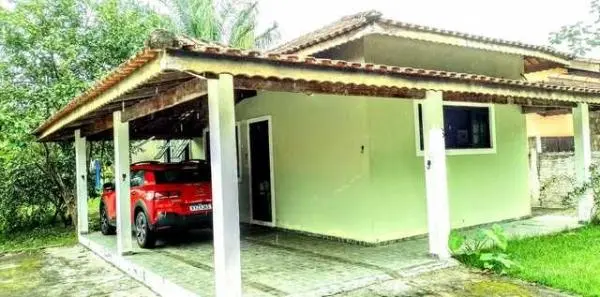 Casa Avarandada, Amplo quintal, Condomínio fechado