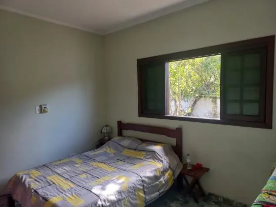 Casa Avarandada, Amplo quintal, Condomínio fechado