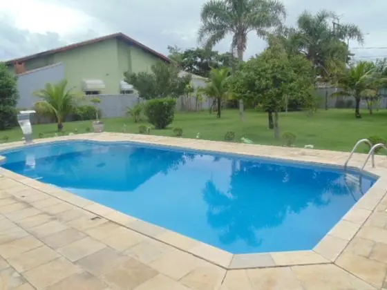 Casa Edificada em 3 Lotes, Piscina - 300mts da Praia
