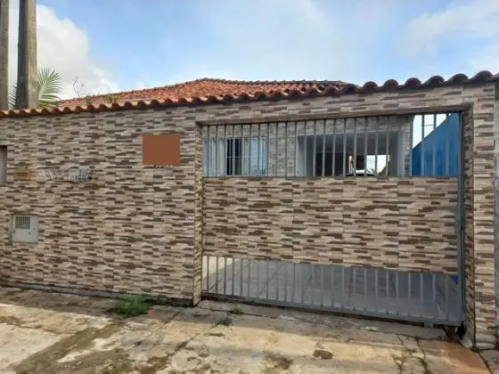 Casa térrea 2 Dts. Amplo quintal