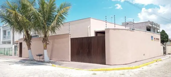 LITORAL DE SANTA CATARINA - CASA COM PONTO COMERCIAL NO CENTRO DA CIDADE DE TIJUCAS