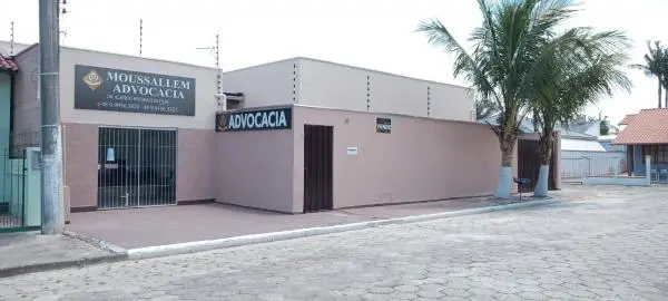 LITORAL DE SANTA CATARINA - CASA COM PONTO COMERCIAL NO CENTRO DA CIDADE DE TIJUCAS
