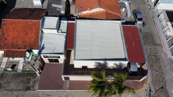 LITORAL DE SANTA CATARINA - CASA COM PONTO COMERCIAL NO CENTRO DA CIDADE DE TIJUCAS