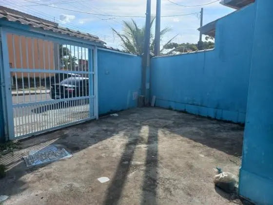 Oportunidade!! Casa Térrea 2 Dts. Amplo quintal