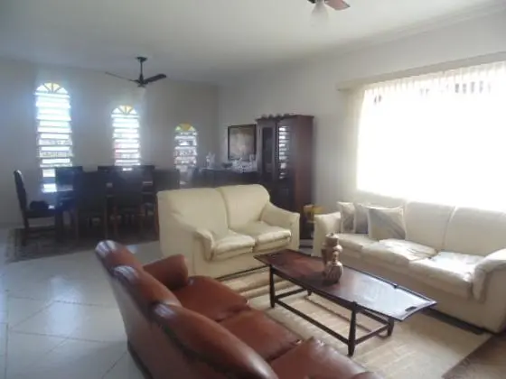 Ótima Casa 4 Dts, Amplo quintal - 100mts da Praia