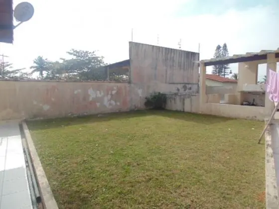 Ótima Casa 4 Dts, Amplo quintal - 100mts da Praia