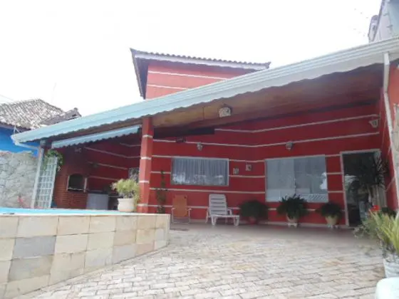 Ótima Casa Avarandada, 3 Dts. Área de Lazer - 200mts da Praia