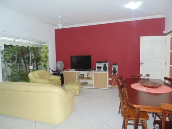 Ótima Casa Avarandada, 3 Dts. Área de Lazer - 200mts da Praia
