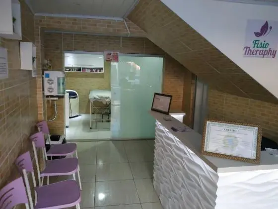 Aluguel de Casa 3/4 ampla e suite com ponto Comercial