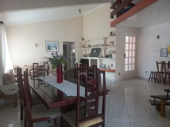 Casa térrea Edificada em 2 Lotes, 4 Dts. - 250mts da Praia