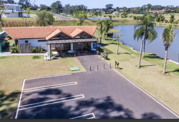 Lote de 645m2 em condomínio de alto padrão - Riviera de Sta Cristina XIII