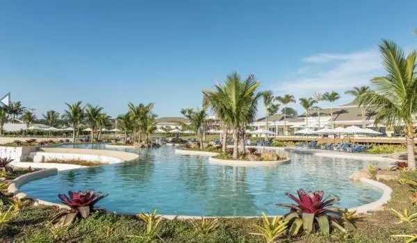 Lote de 645m2 em condomínio de alto padrão - Riviera de Sta Cristina XIII