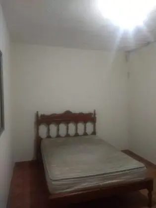 Quartos individuais perto da Mercedes-Benz
