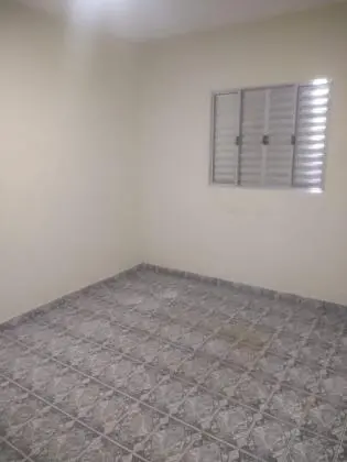 Quartos individuais perto da Mercedes-Benz