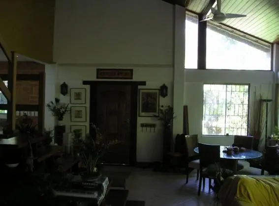 CASA LINDA À VENDA - OPORTUNIDADE