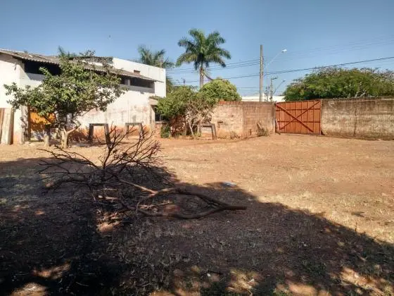 Imóvel com terreno e Galpão Industria