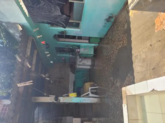 Terreno com 5 casas