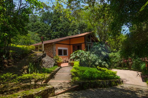 Casa para venda com 4 quartos (suítes) Região Granja Viana