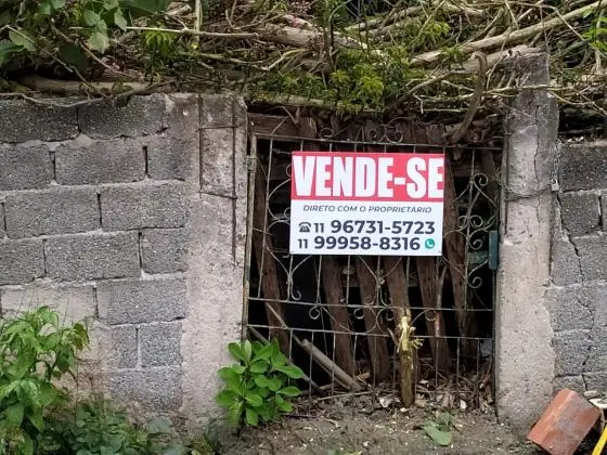Vende-se imóvel com amplo terreno (2 lotes) ótima localização