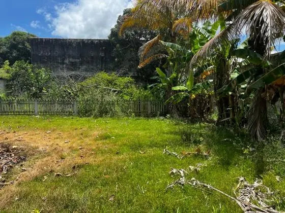 VENDO ÓTIMO TERRENO, EM ARARUAMA COM BOA LOCALIZAÇÃO .