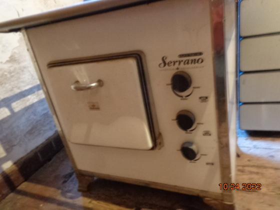 Vendo fogão a gás imitando o a lenha  marca Serraninho  R$1000,00 41 992552160