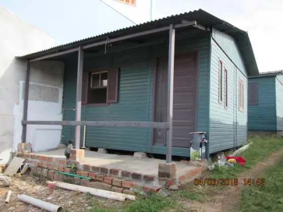 Alugo casa