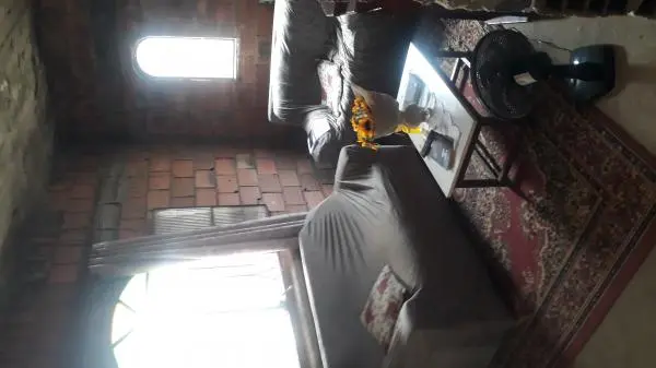 Casa em centro de terreno comercial