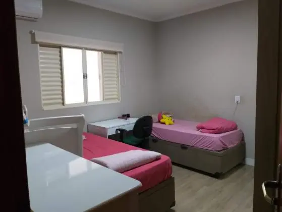 CASA P/ ALUGAR COM 2 QUARTOS  275m2- JARDIM SANTO ANDRÉ